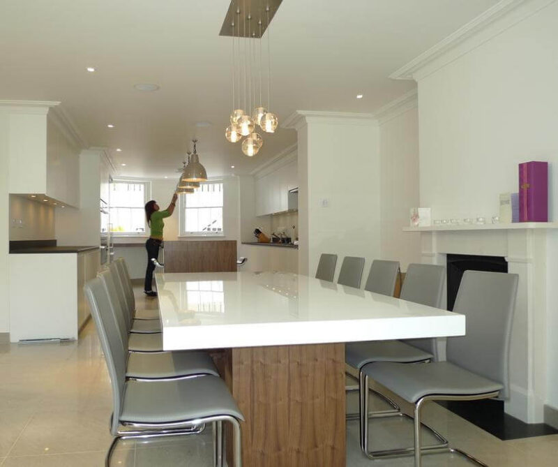 Kuchnie na wymiar Wysokie Mazowieckie – nowoczesny projekt z oświetleniem LED