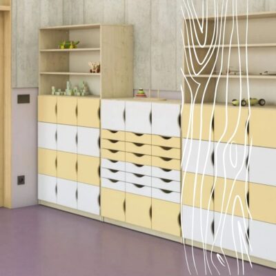 Na zdjęciu widać kreatywne meble szkolne na wymiar, idealne do nowoczesnej klasy.