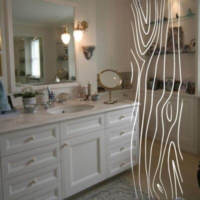 Elegancka łazienka z jasnymi szafkami wykonanymi jako meble na wymiar Sokółka.