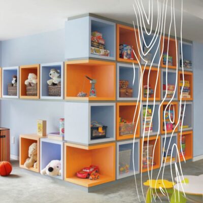 Kolorowe półki pełne zabawek pokazują ergonomiczne meble do przedszkola.